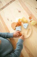 Tryco - Holzschneidebrett mit Lebensmitteln